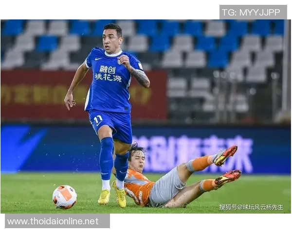 重庆足球队以53分领跑挑战赛积分榜展现强劲实力